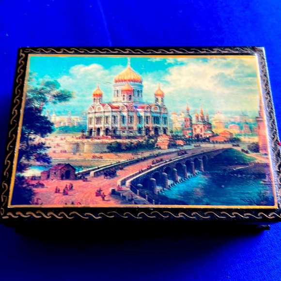 Vintage decoupaged Russian orthodox cathedral scene superior condition
